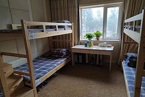 东方红学校宿舍.jpg